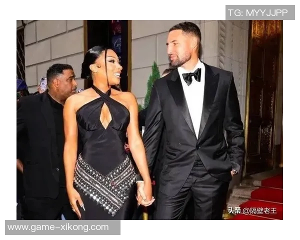 克莱分享甜蜜瞬间女友意外现身让生活更加美好与珍贵