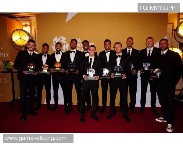 帕尔默荣获PFA年度最佳球员奖杯照片曝光引发热议