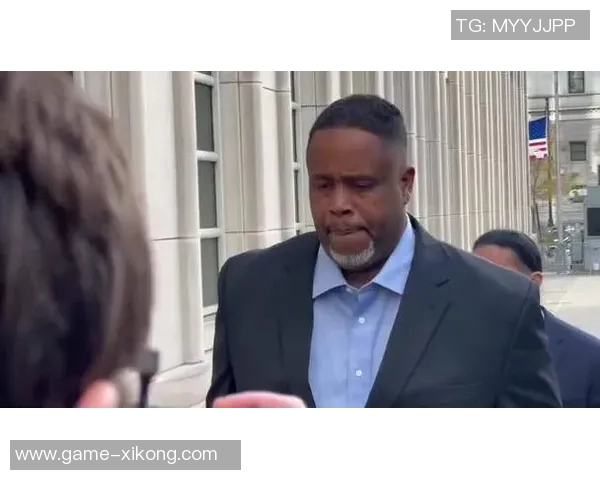 职业赌徒琼斯自称詹姆斯好友在维加斯赌场游走以求信任与机会