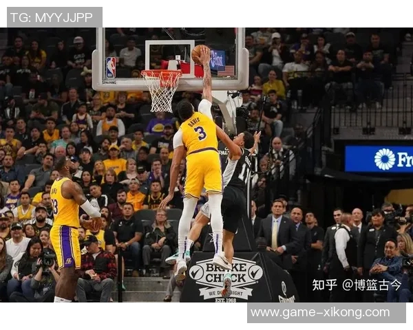 尽管努力拼搏戴维斯全场独得26分11篮板却难阻球队失利