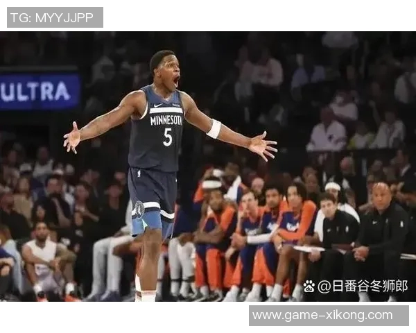 兰德尔谈与爱德华兹的默契配合：赛季磨合让我们更加默契无间